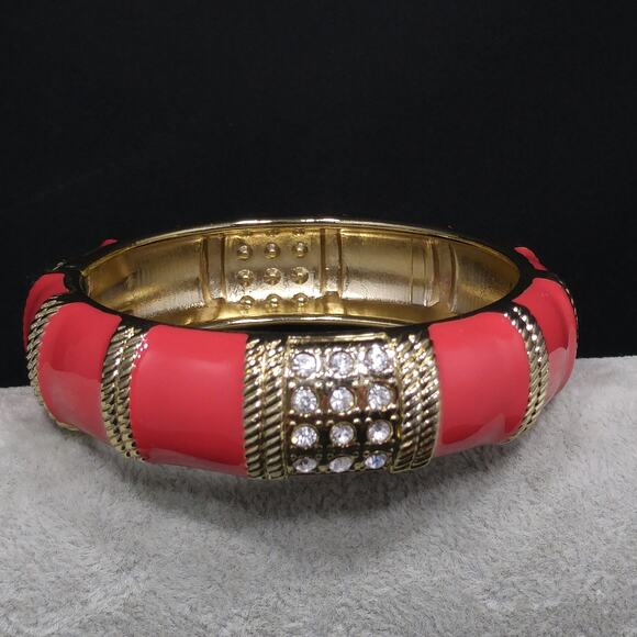 Red Enamel Gold Tone Hinged Bracelet, Clear Rhinestones, 1980s Vintage Jewelry - Picture 8 of 10